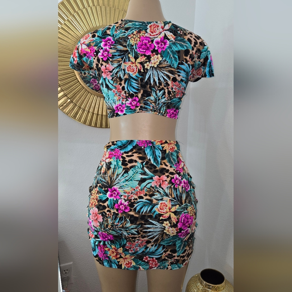 Custom Made NEW Floral Tie-Front Crop Top and Skirt Set - Picture 4 of 4